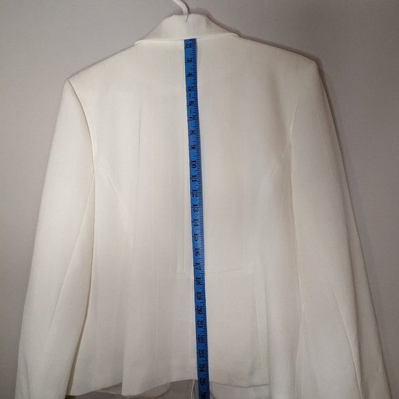COPY - White Buttonless Blazer - Picture 4 of 6